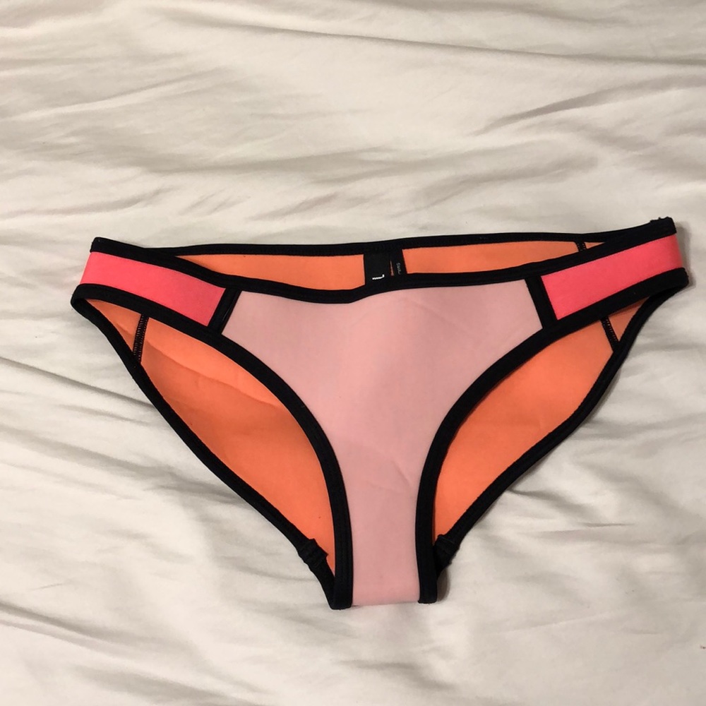 Triangl bikini bottoms. Size small